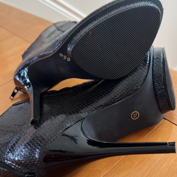 Black very high stiletto boots with front Uber toe wedge. Back zipper. - Picture 6 of 6